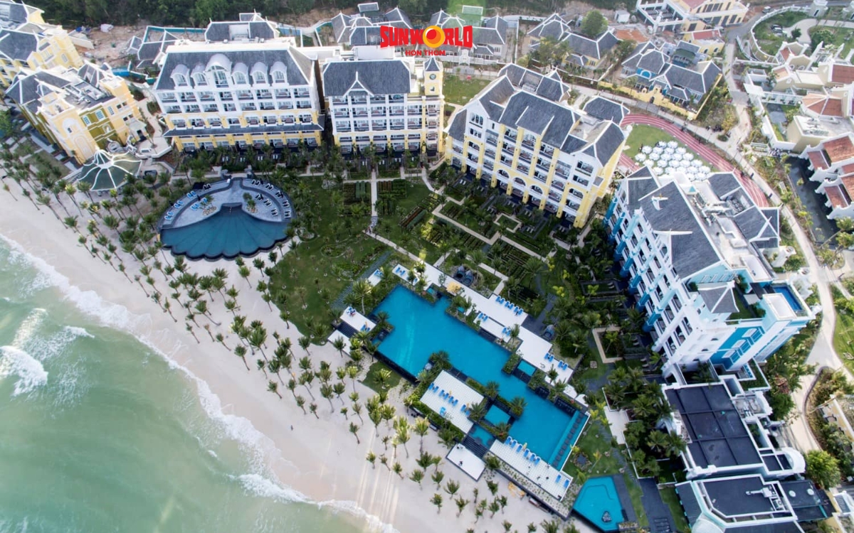 Khách sạn gần cáp treo Hòn Thơm: JW Marriott Phu Quoc Emerald Bay