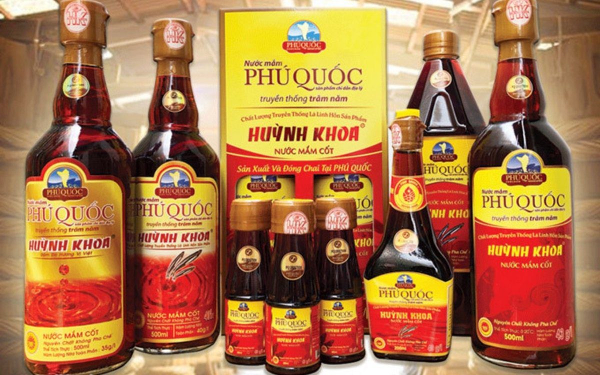 Nước mắm là đặc sản nên mua khi đi Phú Quốc tháng 2