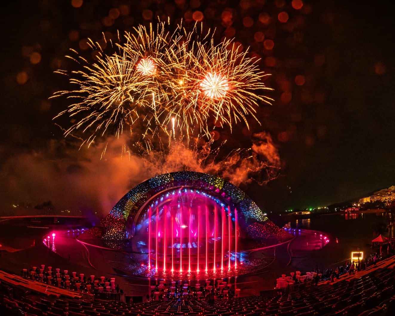 show diễn kiss of the sea