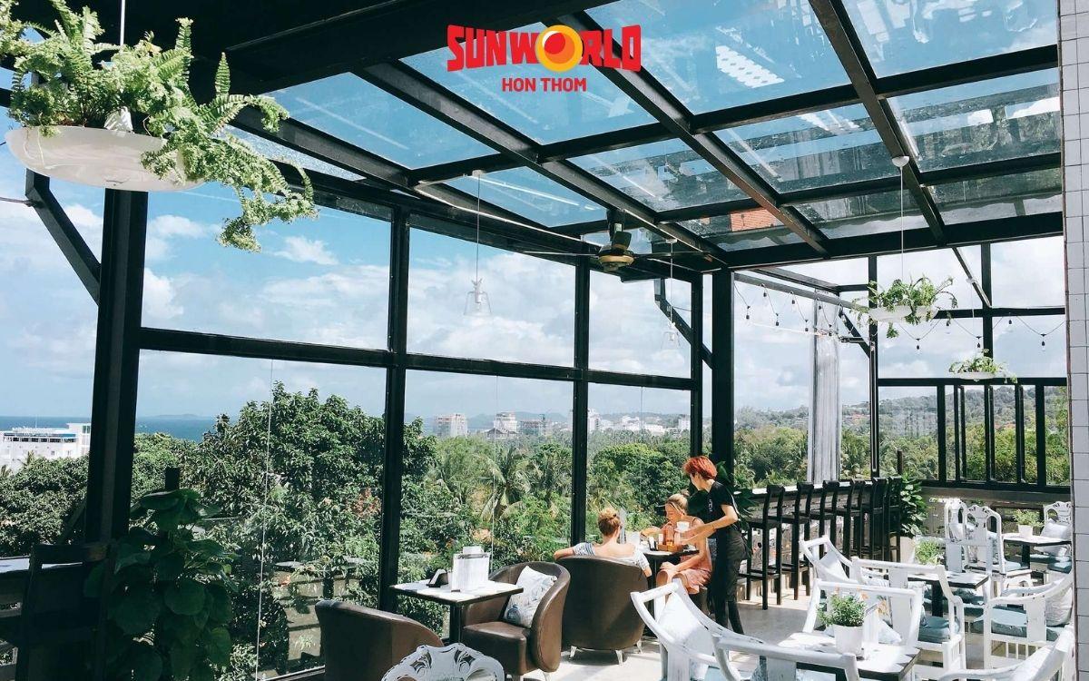 Skyline Café & Rooftop Bar - tầm nhìn đường chân trời cà phê ngắm hoàng hôn Phú Quốc