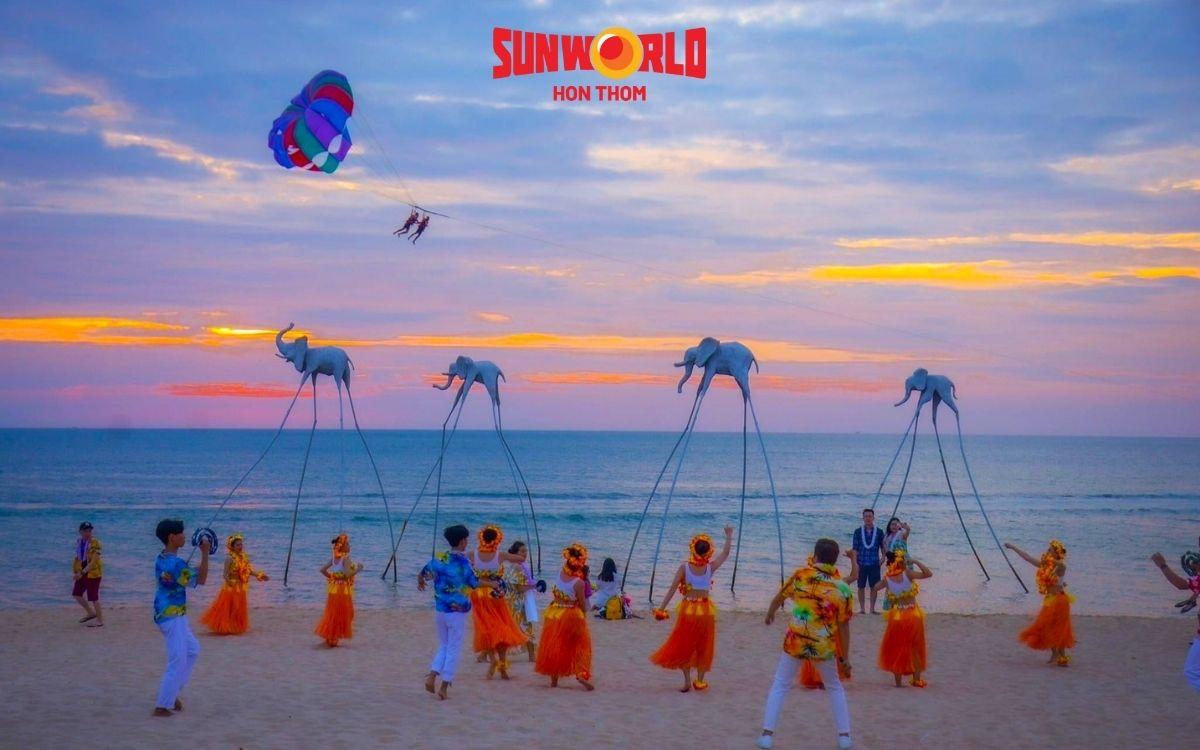Sunset Sanato Beach Club với biểu tượng nổi tiếng - Cổng Trời cà phê ngắm hoàng hôn Phú Quốc