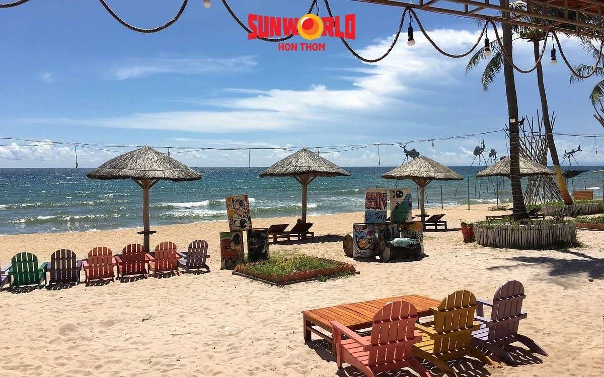 Golden Sand Bar được xem như Hawaii thu nhỏ cà phê ngắm hoàng hôn Phú Quốc