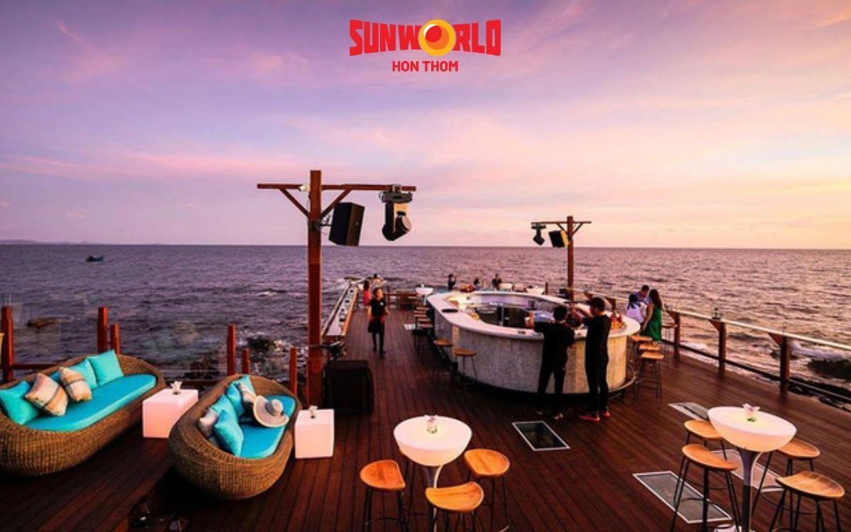 Rock Sunset Island Bar sang trọng cà phê ngắm hoàng hôn Phú Quốc
