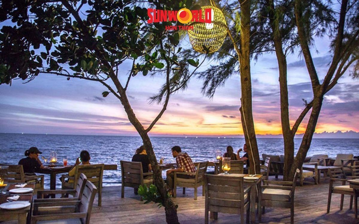 On The Rock nổi tiếng của Mango Bay cà phê ngắm hoàng hôn Phú Quốc